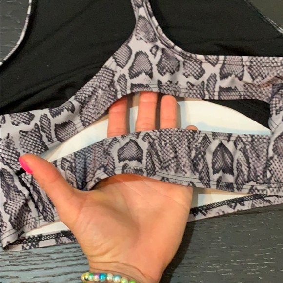 Onzie sports bra/crop - Picture 3 of 5